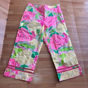 Lilly Pulitzer floral printed capris size 10, side zipper, crochet bottom